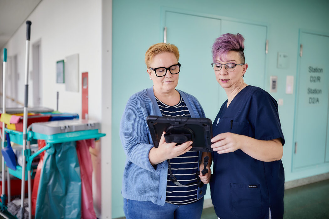 Einweisung in die KI-gestützte Reinigungsplanung am Tablet